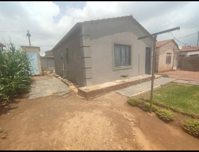 2 BEDROOM HOUSE FOR SALE IN DAVEYTON CENTRAL